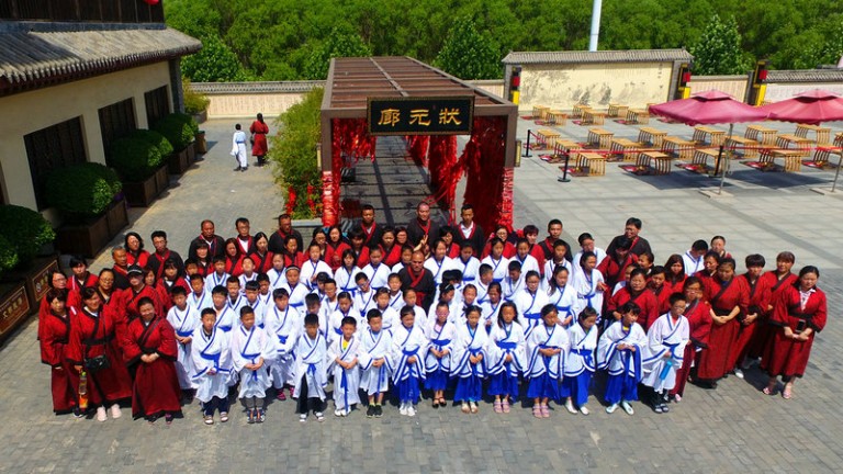 亲子共度六一  同享成童之礼---记冀州区青少年活动中心举办“成童礼”